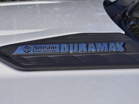 Used 2024 Chevrolet Silverado 2500 Custom w/ Custom Value Package image 14