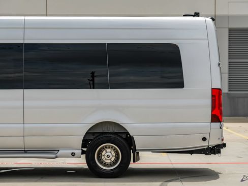 Used 2023 Mercedes-Benz Sprinter 3500 image 9