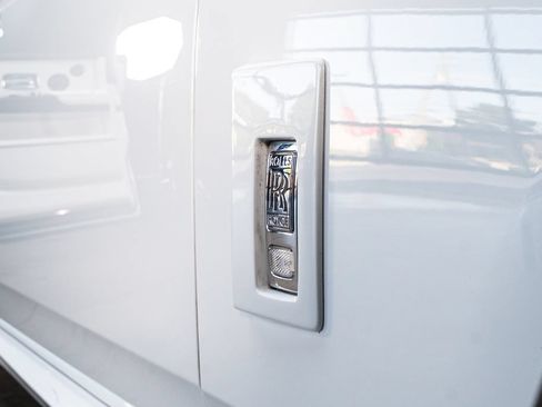 Used 2022 Rolls-Royce Phantom Sedan w/ The Phantom Package RWD image 17