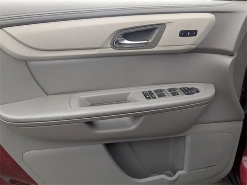Used 2017 Chevrolet Traverse LT image 8
