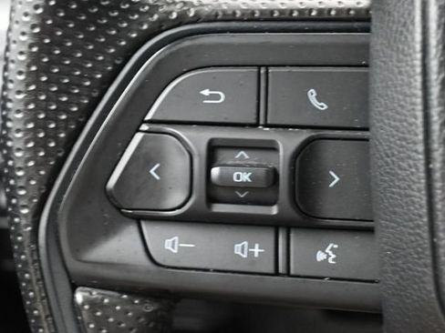 Used 2025 Toyota Tacoma SR5 AWD/4WD image 7
