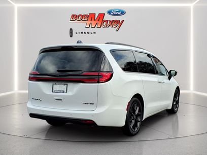 Used 2025 Chrysler Pacifica Limited