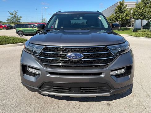 Used 2024 Ford Explorer XLT w/ Equipment Group 202A AWD/4WD image 2