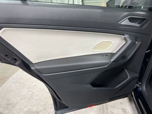 Used 2019 Volkswagen Tiguan SE image 19