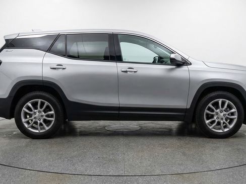 Used 2024 GMC Terrain SLT image 11