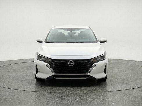 Used 2025 Nissan Sentra SV image 2