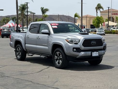 Used 2018 Toyota Tacoma TRD Sport RWD image 3