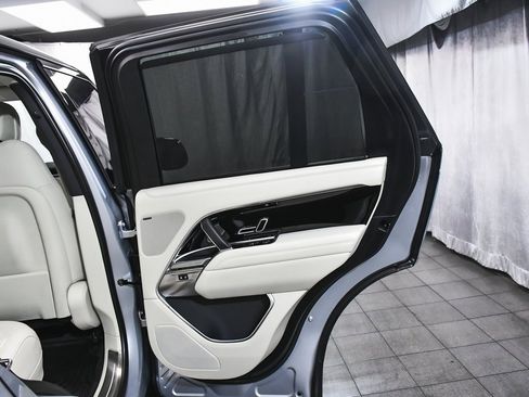 Used 2025 Land Rover Range Rover SE image 18