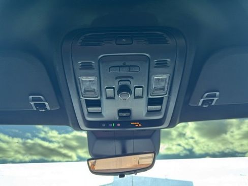 Used 2023 Cadillac Escalade Premium Luxury image 18