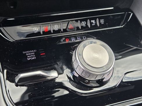 New 2026 Jeep Grand Wagoneer L 4WD w/ Premium Group I image 21