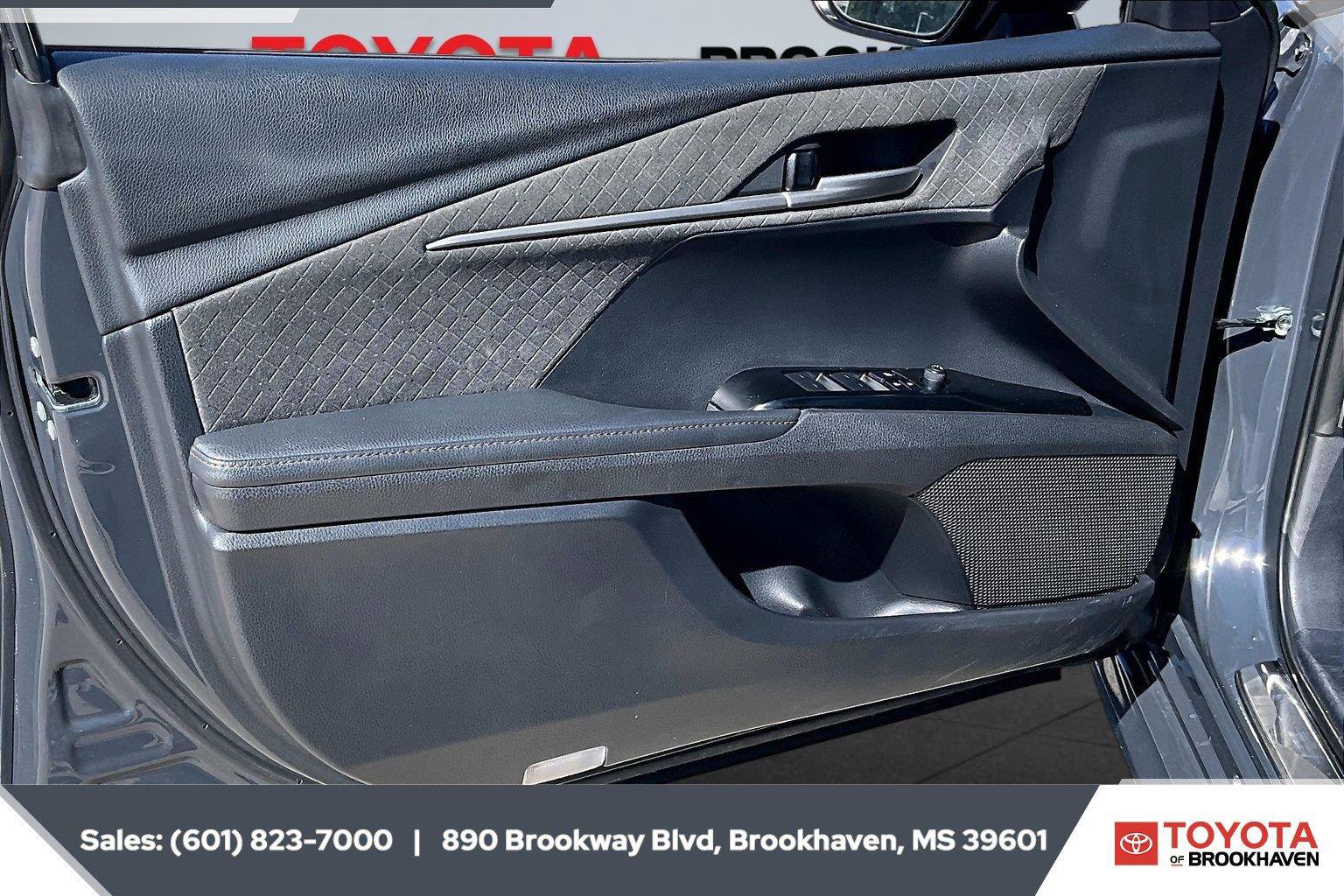 Used 2025 Toyota Camry XLE FWD image 17