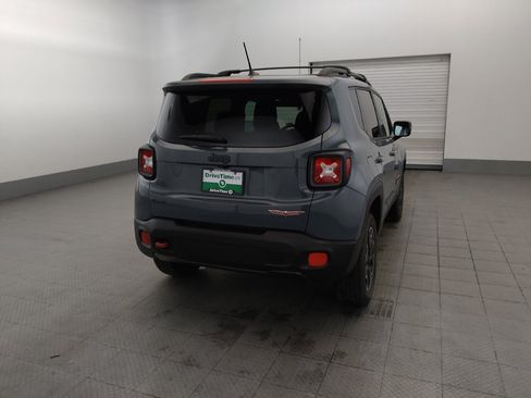 Used 2016 Jeep Renegade Trailhawk w/ Premium Trailhawk Package AWD/4WD image 7