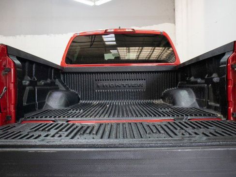 Used 2024 Nissan Frontier SV image 7