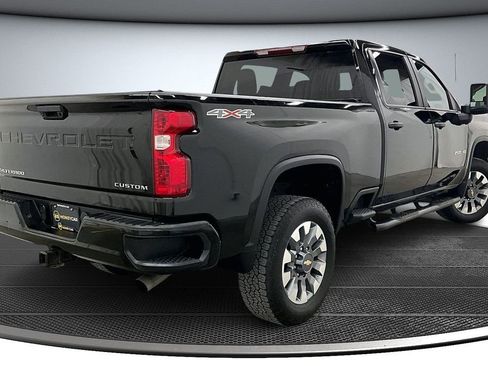 Used 2024 Chevrolet Silverado 2500 Custom image 6