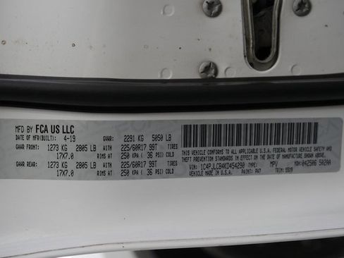 Used 2019 Jeep Cherokee Latitude w/ Cold Weather Group image 4