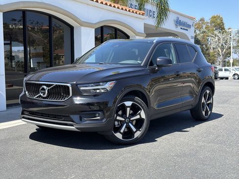 Used 2020 Volvo XC40 T5 Momentum AWD/4WD image 1