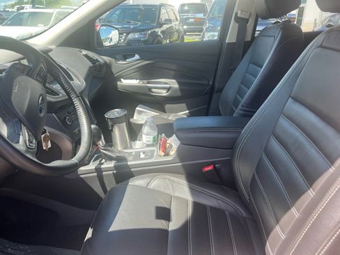 Used 2017 Ford Escape SE w/ SE Leather Comfort Package AWD/4WD image 9