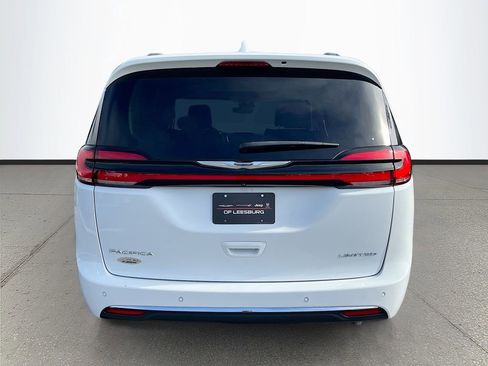 Used 2022 Chrysler Pacifica Limited image 6