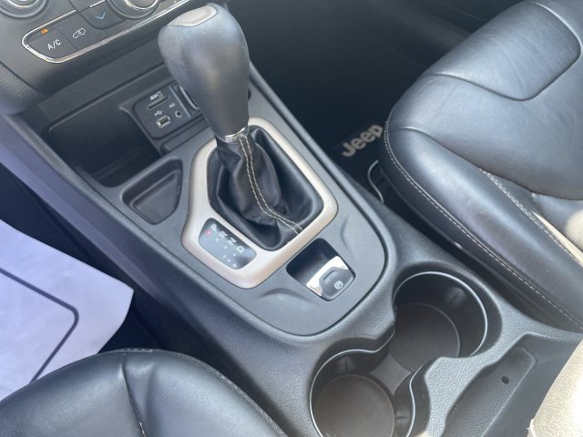 Used 2016 Jeep Cherokee Limited FWD image 20