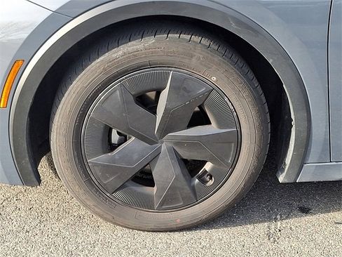 Certified 2025 Toyota Prius LE image 8