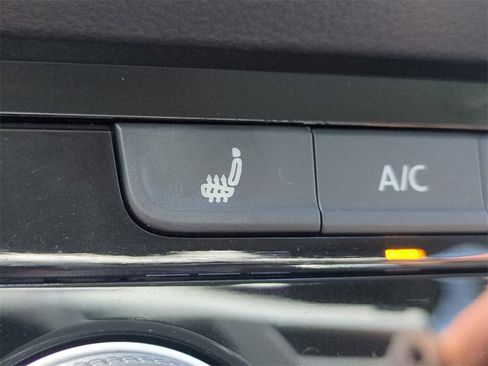 Used 2023 Volkswagen Taos SE image 23