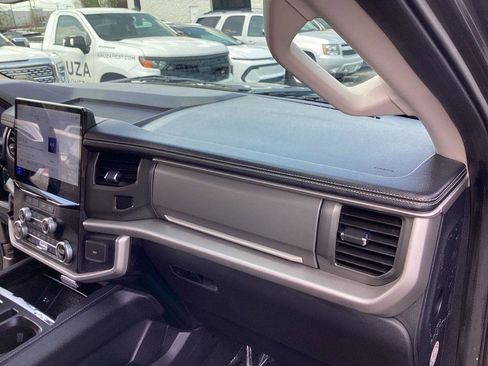 Used 2024 Ford Expedition Max XLT AWD/4WD image 17