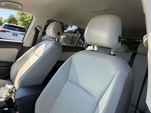Used 2018 Volkswagen Tiguan SE AWD/4WD image 9