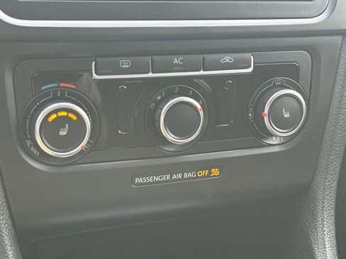 Used 2012 Volkswagen Golf 4-Door image 17