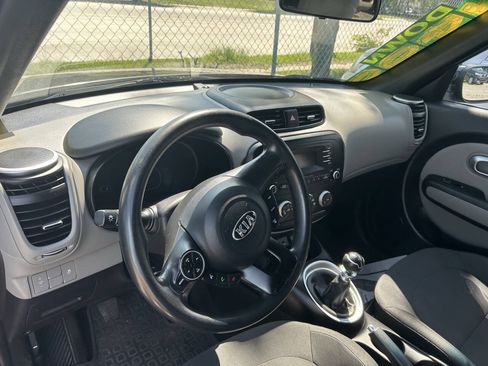 Used 2014 Kia Soul FWD image 2