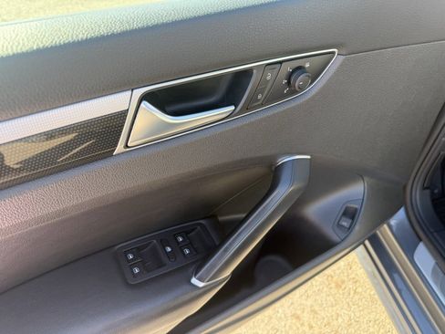 Used 2018 Volkswagen Passat 3.6 image 13