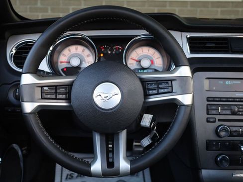 Used 2010 Ford Mustang Convertible RWD image 34