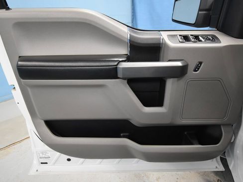 Used 2015 Ford F150 XLT w/ Trailer Tow Package image 4