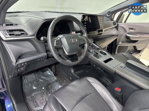 Used 2022 Toyota Sienna XSE image 14