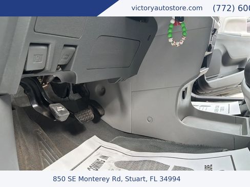 Used 2019 Toyota Sienna LE image 33