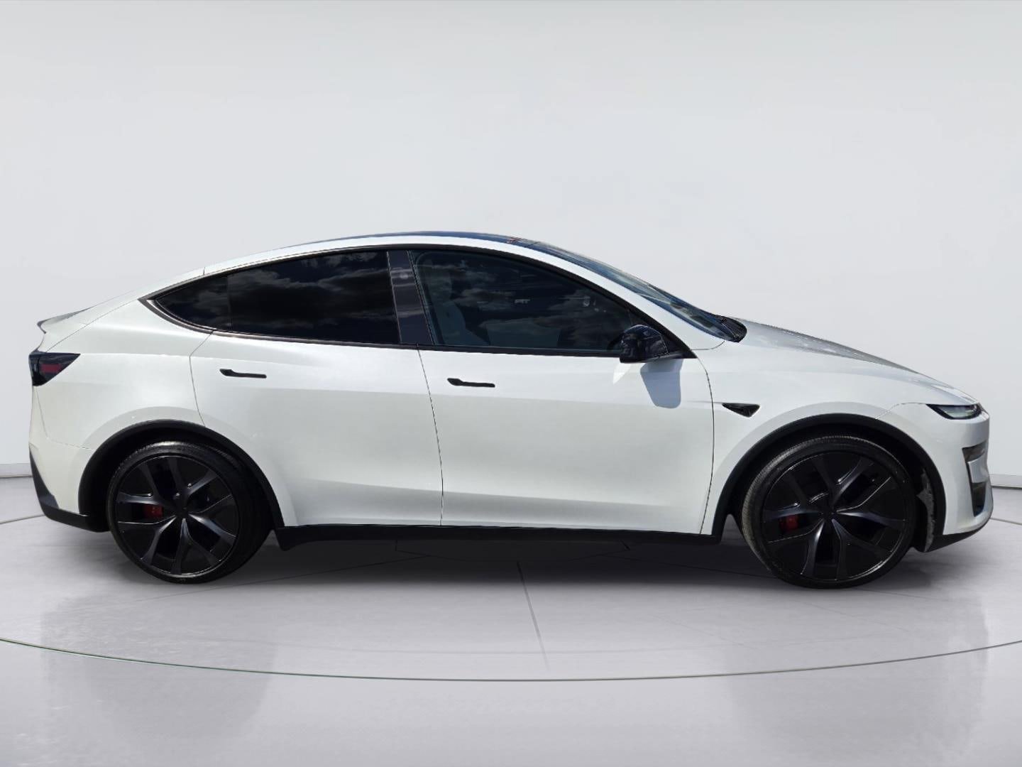 Used 2026 Tesla Model Y Performance AWD/4WD image 4