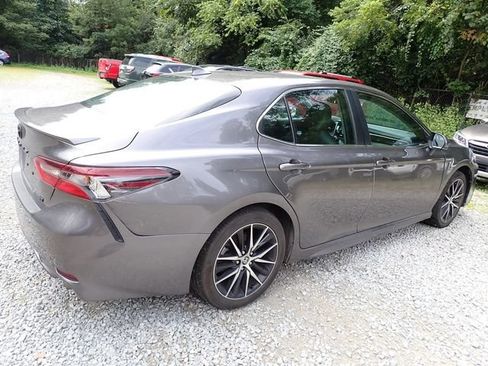 Used 2024 Toyota Camry SE FWD image 3