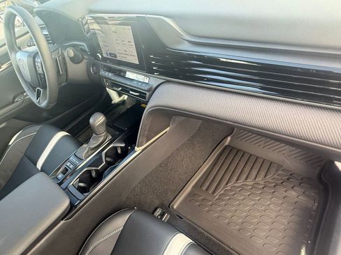 Used 2025 Toyota Camry SE image 31