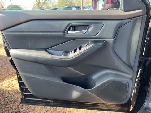 Used 2022 Nissan Rogue SV w/ SV Premium Package image 19