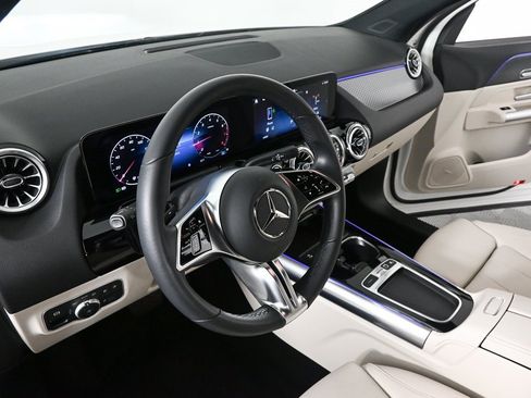 Certified 2025 Mercedes-Benz GLA 250 image 6