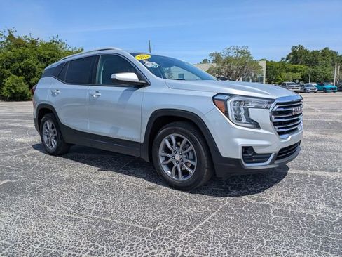Certified 2022 GMC Terrain SLT FWD image 2