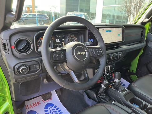 Used 2025 Jeep Wrangler Unlimited Rubicon image 6