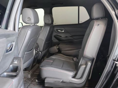 Used 2023 Chevrolet Traverse RS FWD image 16