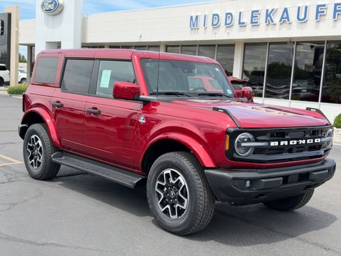 New 2026 Ford Bronco Outer Banks AWD/4WD image 1