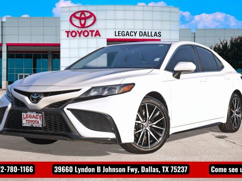 Used 2023 Toyota Camry SE image 1