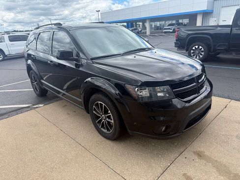 Used 2019 Dodge Journey SE w/ Connectivity Group FWD image 3