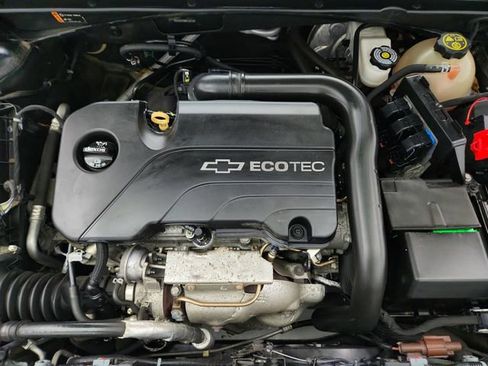 Used 2017 Chevrolet Malibu LT FWD image 28