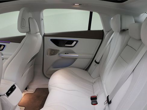 Used 2025 Mercedes-Benz EQE 350+ 4MATIC Sedan image 26