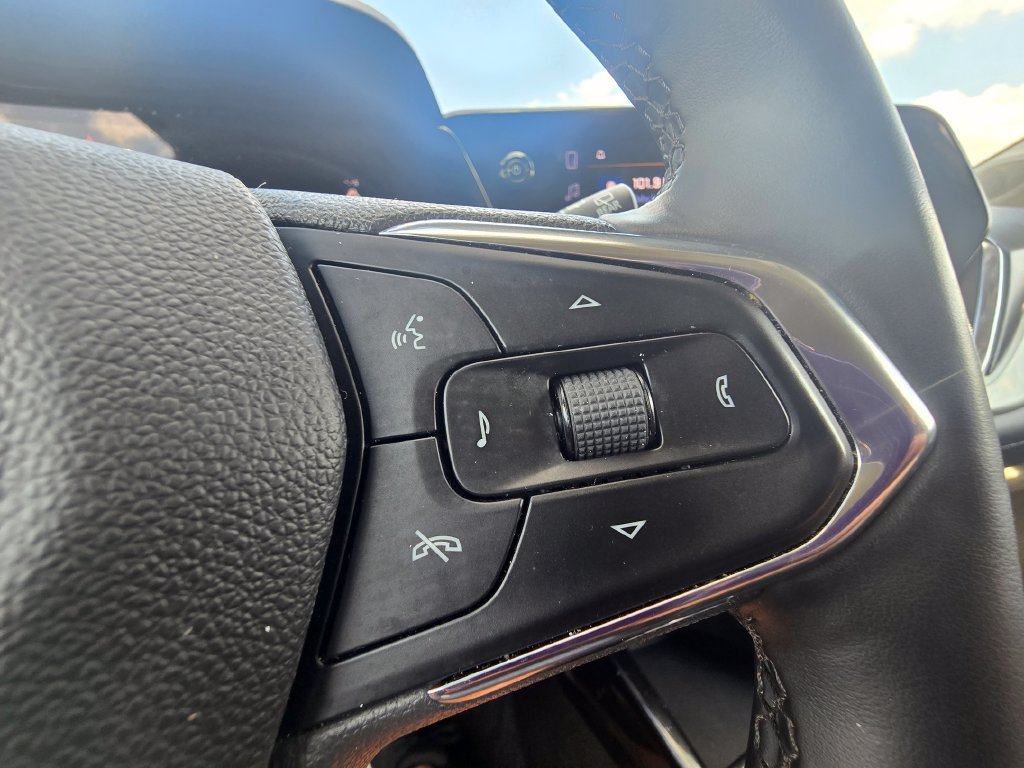 Used 2025 Chevrolet Trax LT w/ LT Convenience Package FWD image 27