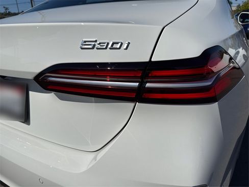 Used 2025 BMW 530i xDrive w/ Premium Package image 17