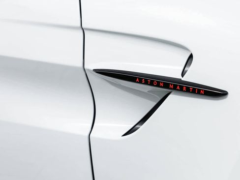 Used 2025 Aston Martin V8 Vantage Coupe image 29